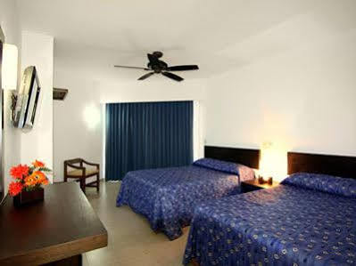 Hotel Barra de Navidad 4*