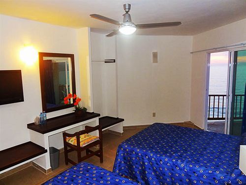 Hotel Barra de Navidad 4*